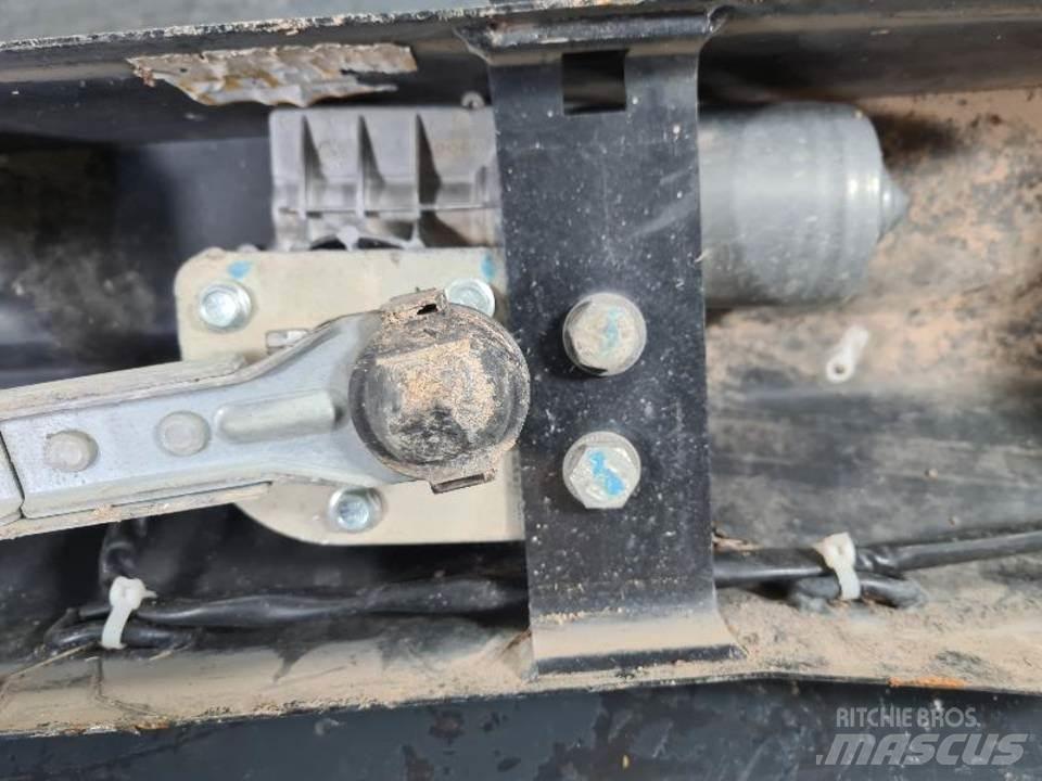 CAT 336DL Kabīnes un interjers