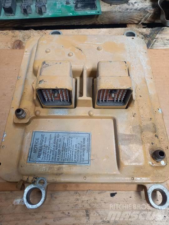 CAT 345C Kabīnes un interjers