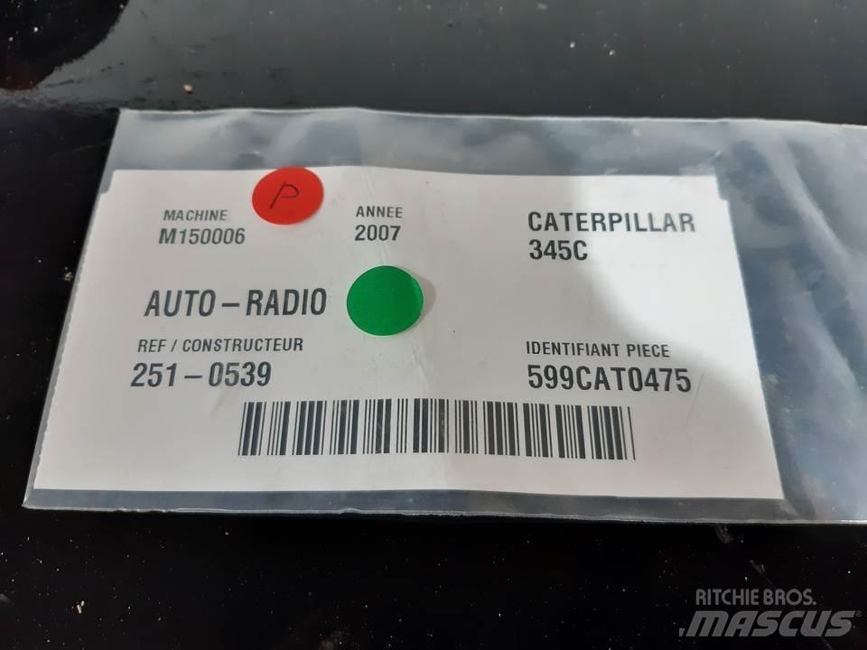 CAT 345C Kabīnes un interjers