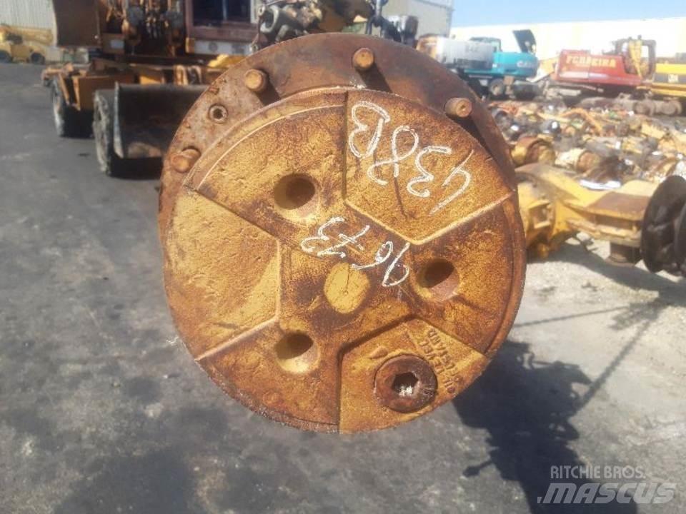 CAT 438B Transmisija