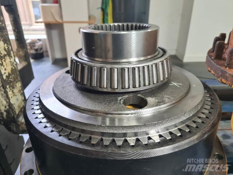 CAT 735 Transmisija