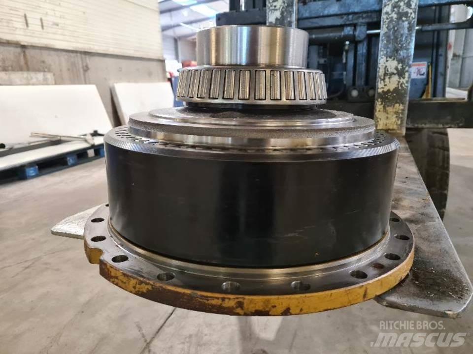 CAT 735 Transmisija