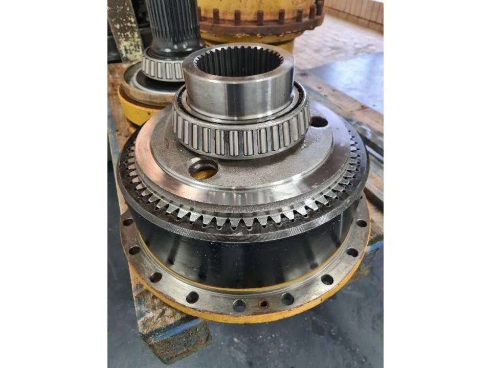CAT 735 Transmisija
