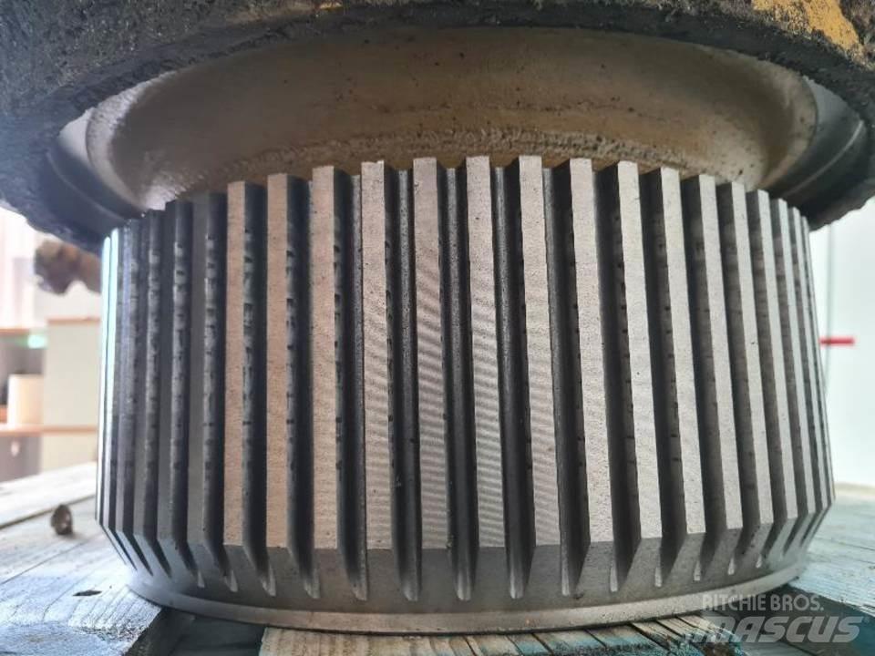 CAT 735 Transmisija