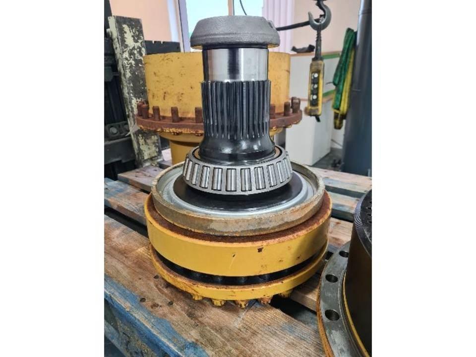 CAT 735 Transmisija