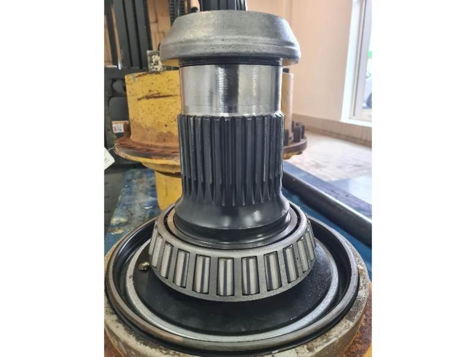 CAT 735 Transmisija