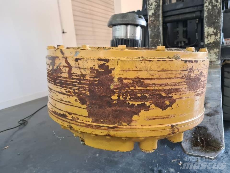 CAT 735 Transmisija