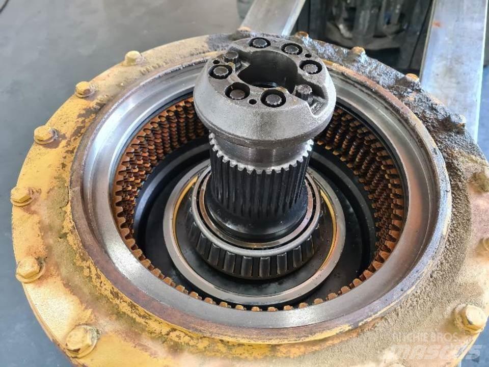 CAT 735 Transmisija