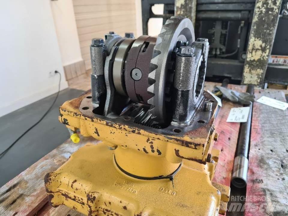 CAT 906H Transmisija