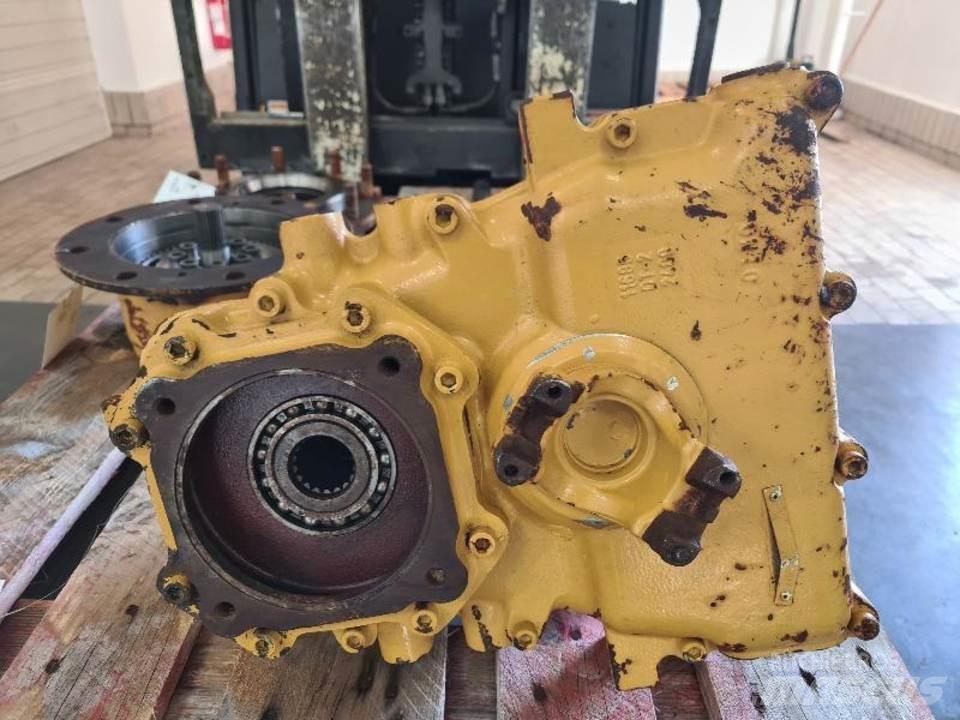 CAT 906H Transmisija