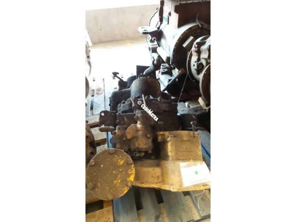 CAT 944A Transmisija