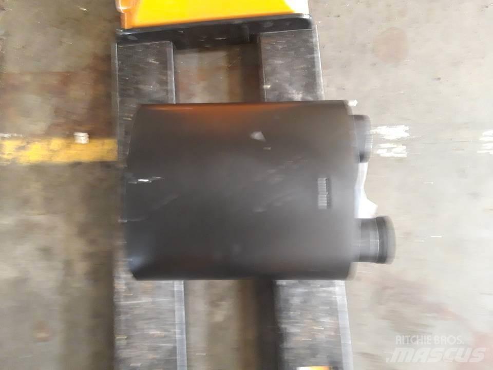 CAT 950B Dzinēji