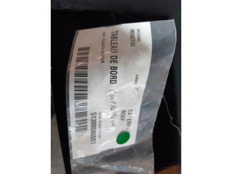 CAT 950F Kabīnes un interjers
