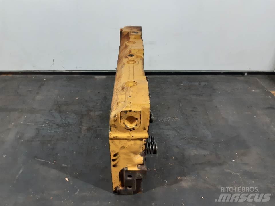 CAT 963 Dzinēji