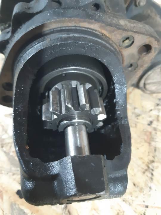 CAT 963B Dzinēji