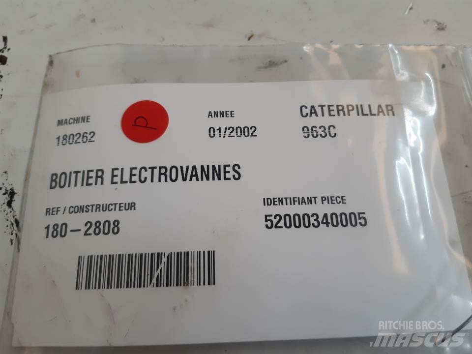 CAT 963C Kabīnes un interjers