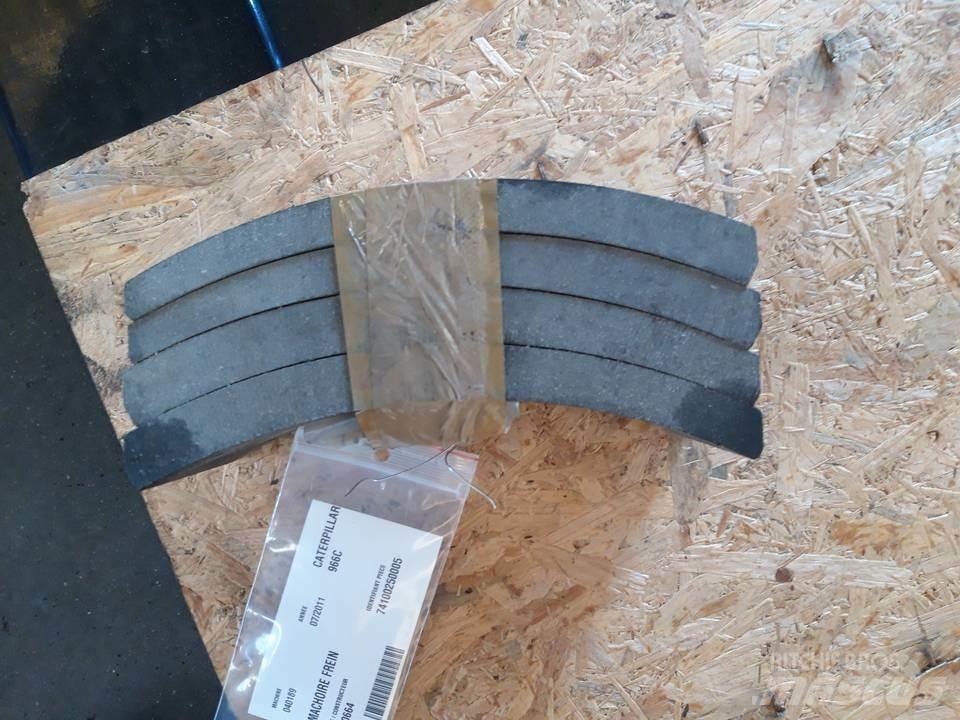 CAT 966C Sliedes, ķēdes un šasija
