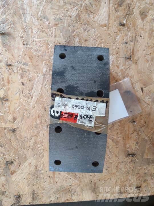 CAT 966C Sliedes, ķēdes un šasija