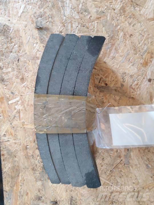 CAT 966C Sliedes, ķēdes un šasija