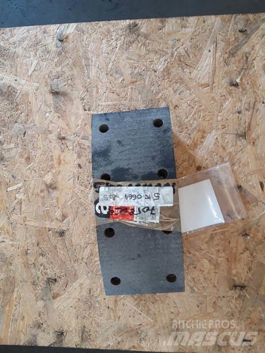CAT 966C Sliedes, ķēdes un šasija