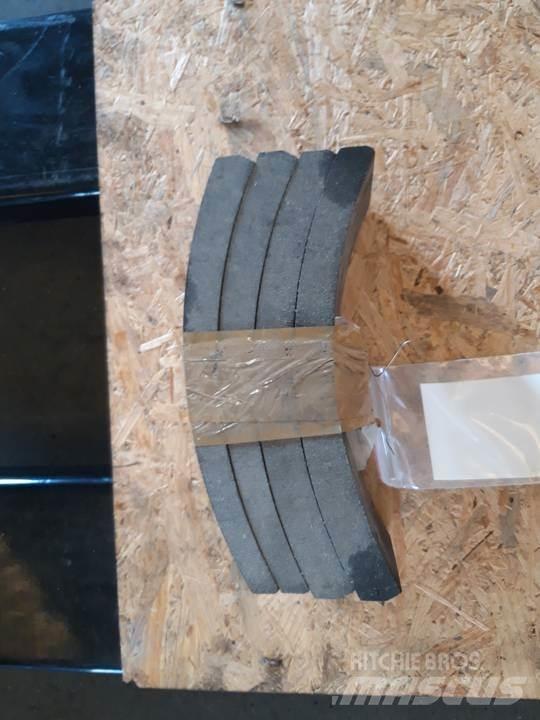 CAT 966C Sliedes, ķēdes un šasija