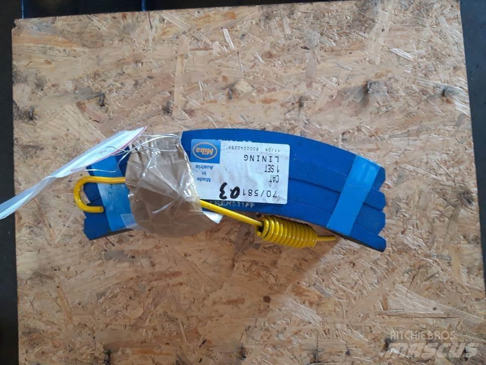 CAT 966D Sliedes, ķēdes un šasija