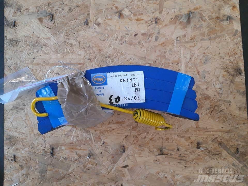 CAT 966D Sliedes, ķēdes un šasija