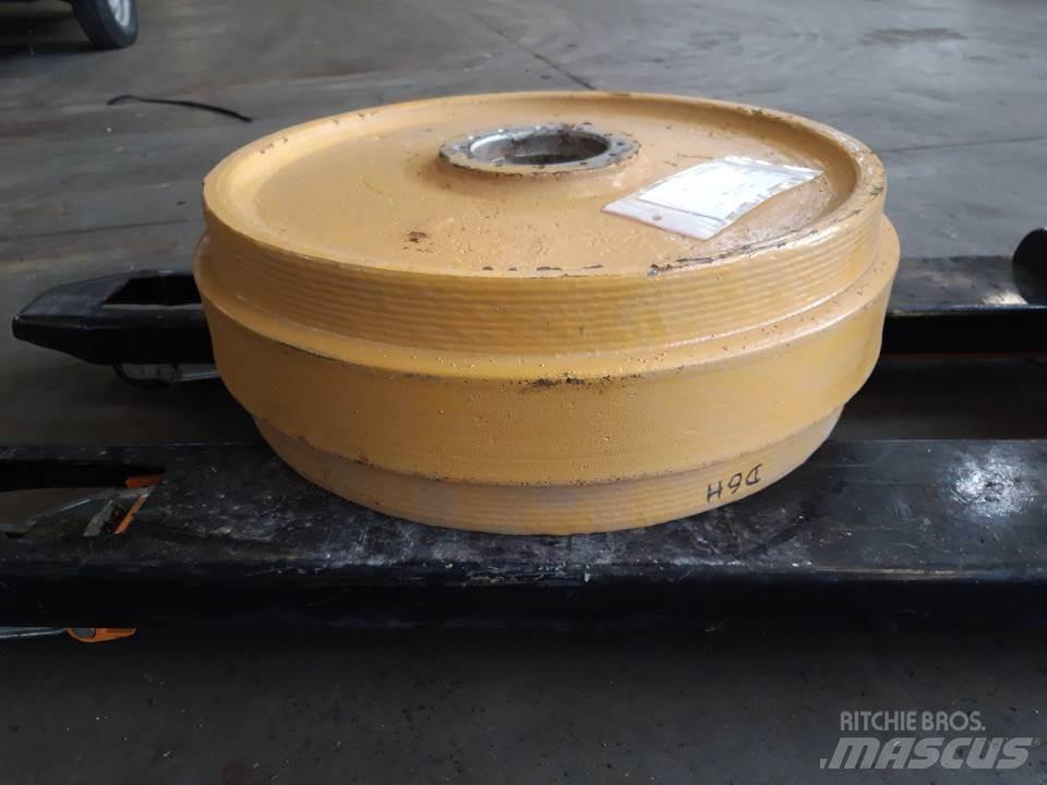CAT D6H Sliedes, ķēdes un šasija