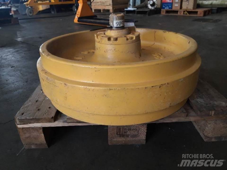 CAT D7R Sliedes, ķēdes un šasija