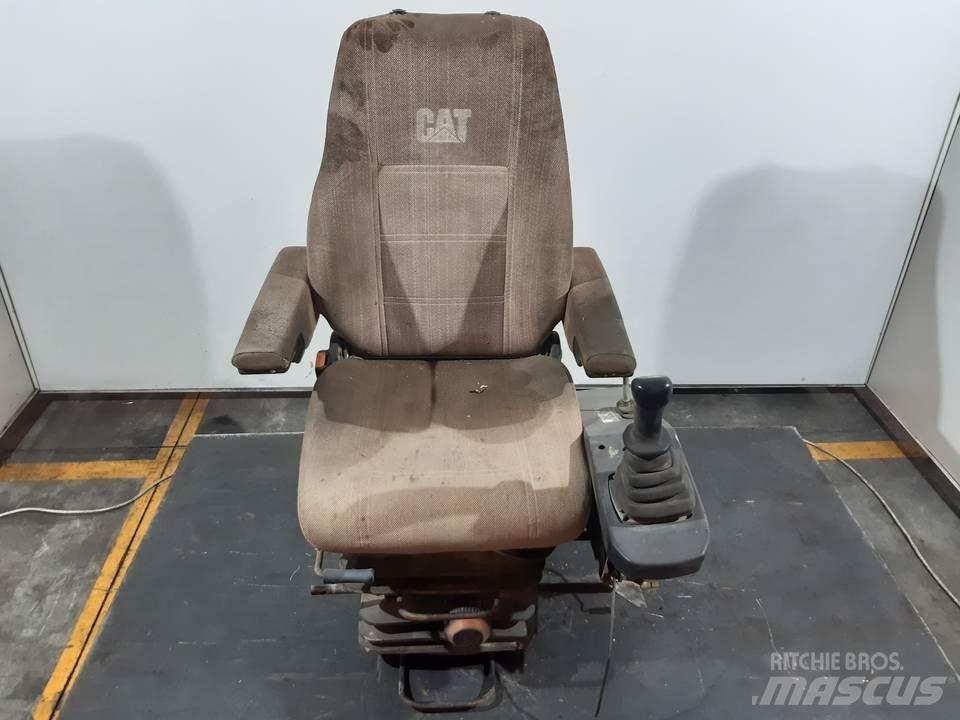 CAT M312 Kabīnes un interjers