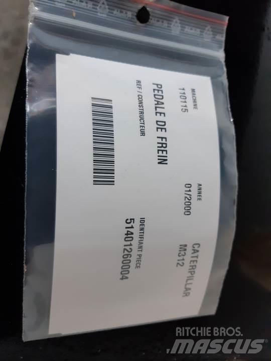 CAT M312 Kabīnes un interjers