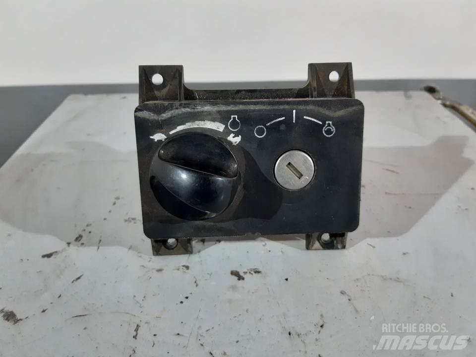 CAT M313C Kabīnes un interjers