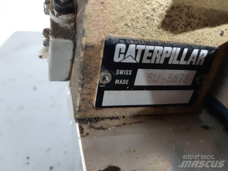 CAT M318 Kabīnes un interjers