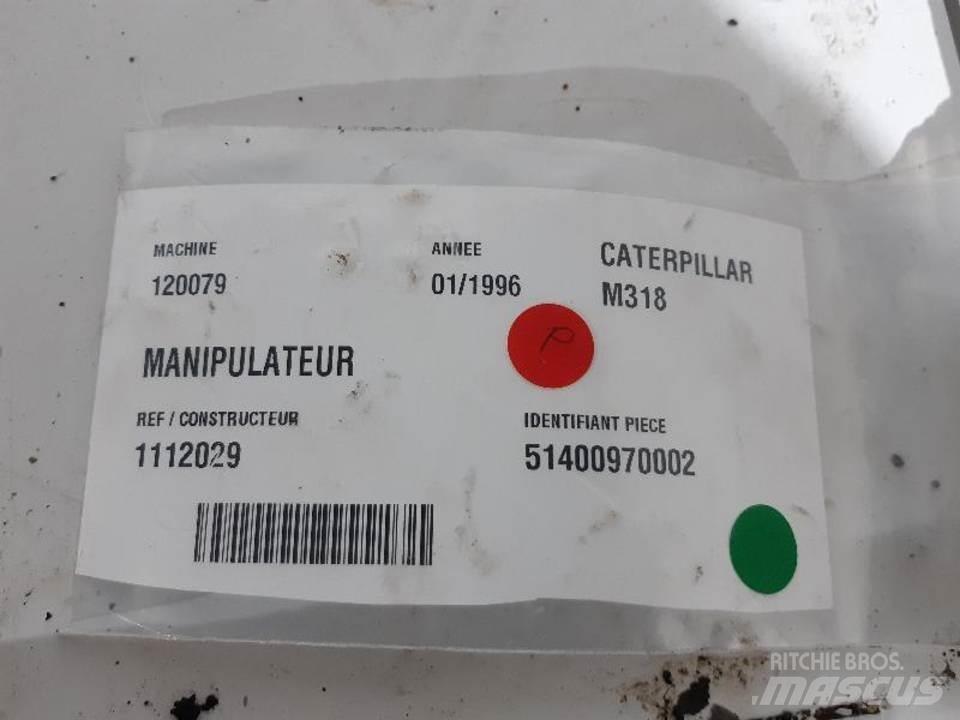 CAT M318 Kabīnes un interjers