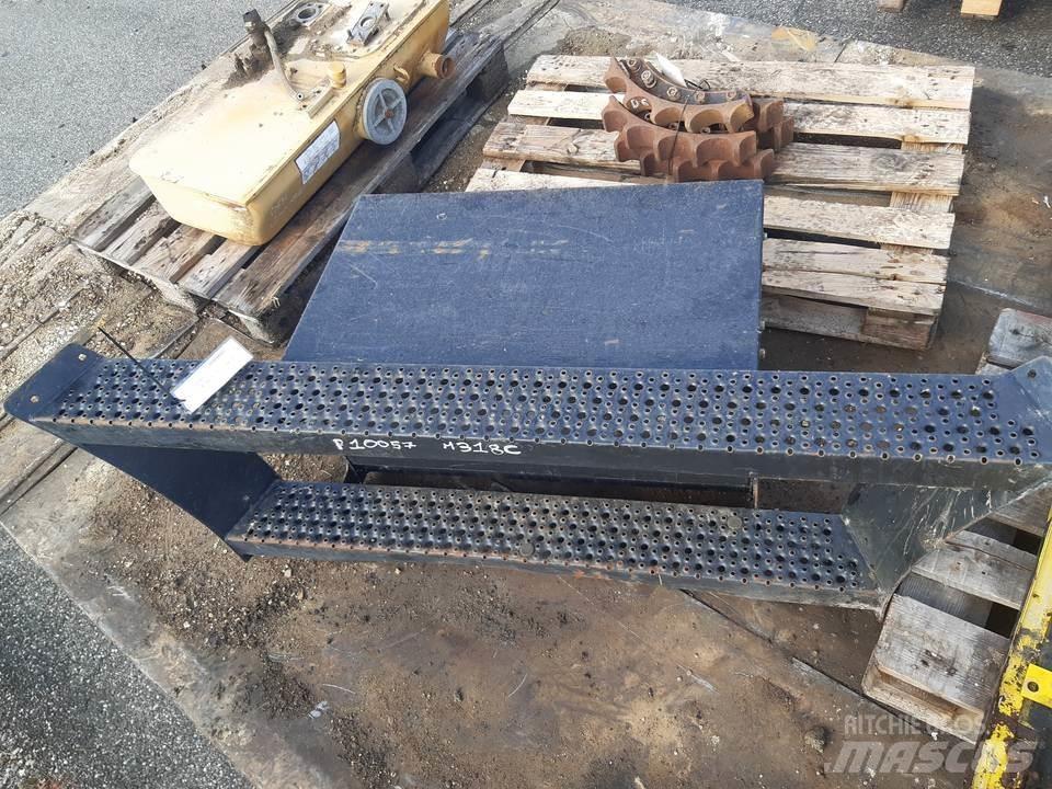 CAT M318C Kabīnes un interjers