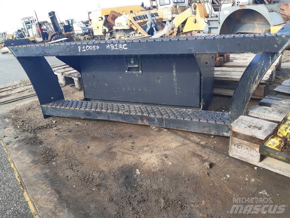 CAT M318C Kabīnes un interjers