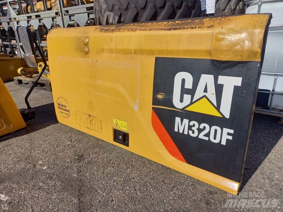 CAT M320F Kabīnes un interjers
