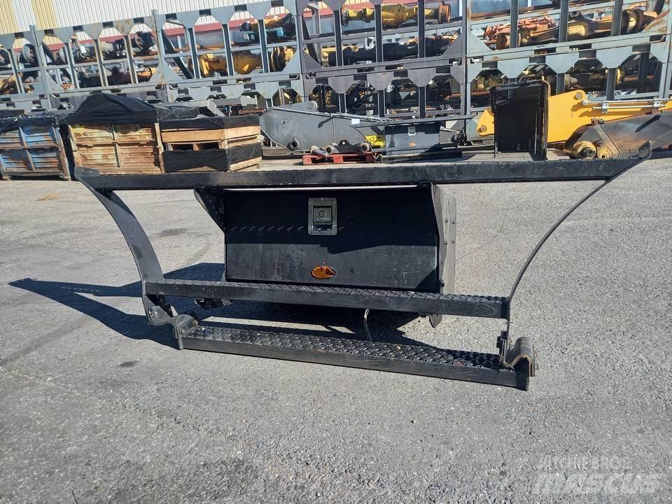 CAT M320F Kabīnes un interjers