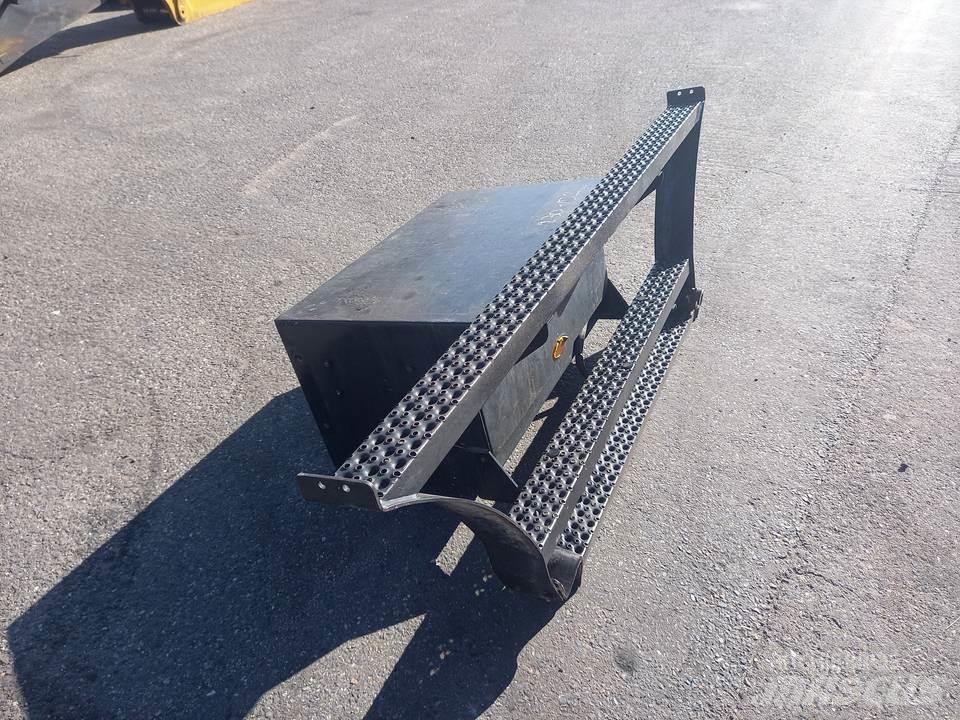 CAT M320F Kabīnes un interjers