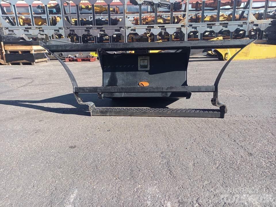 CAT M320F Kabīnes un interjers