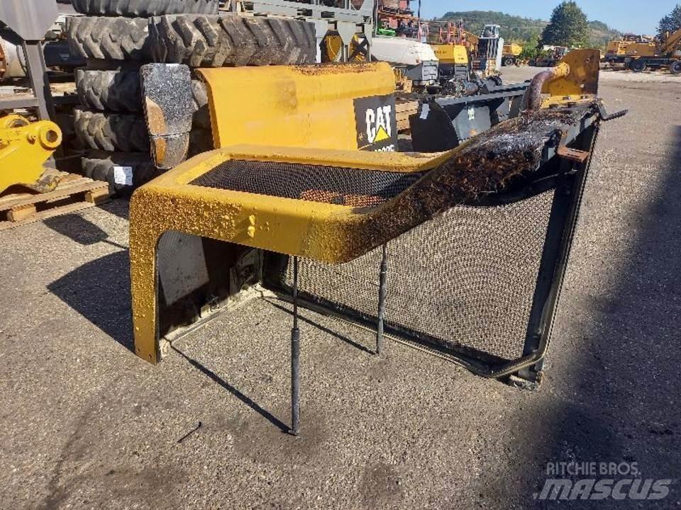 CAT M320F Kabīnes un interjers