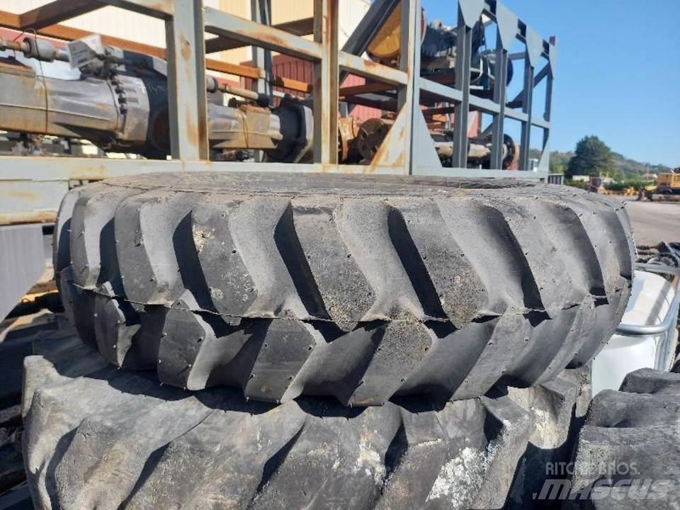 CAT M320F Sliedes, ķēdes un šasija