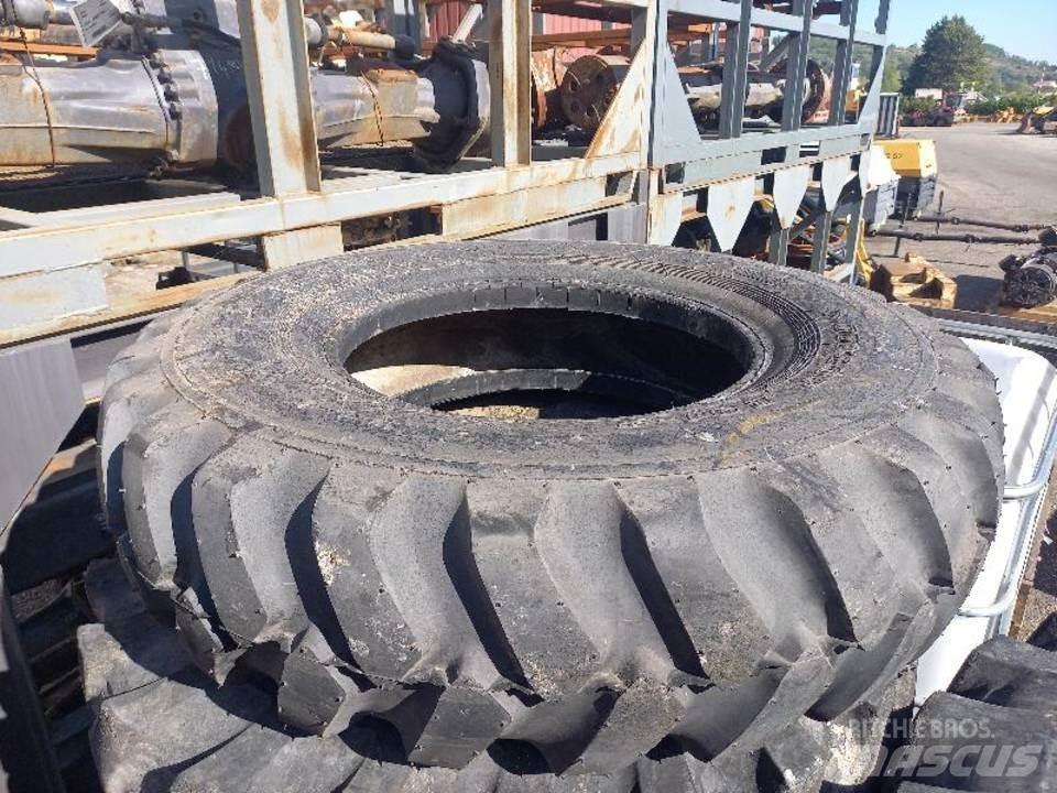 CAT M320F Sliedes, ķēdes un šasija