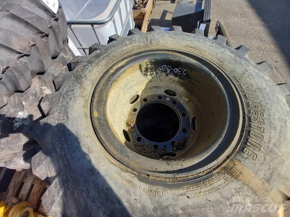 CAT M320F Sliedes, ķēdes un šasija
