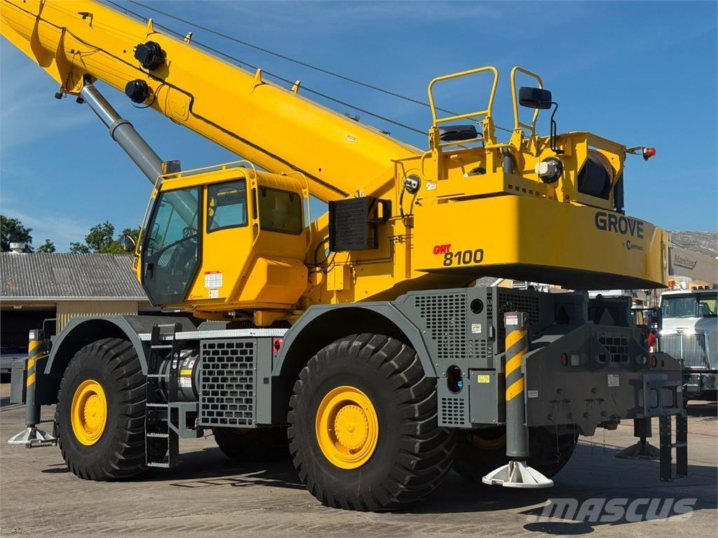 Grove GRT8100 Celtņi nelīdzenām virsmām