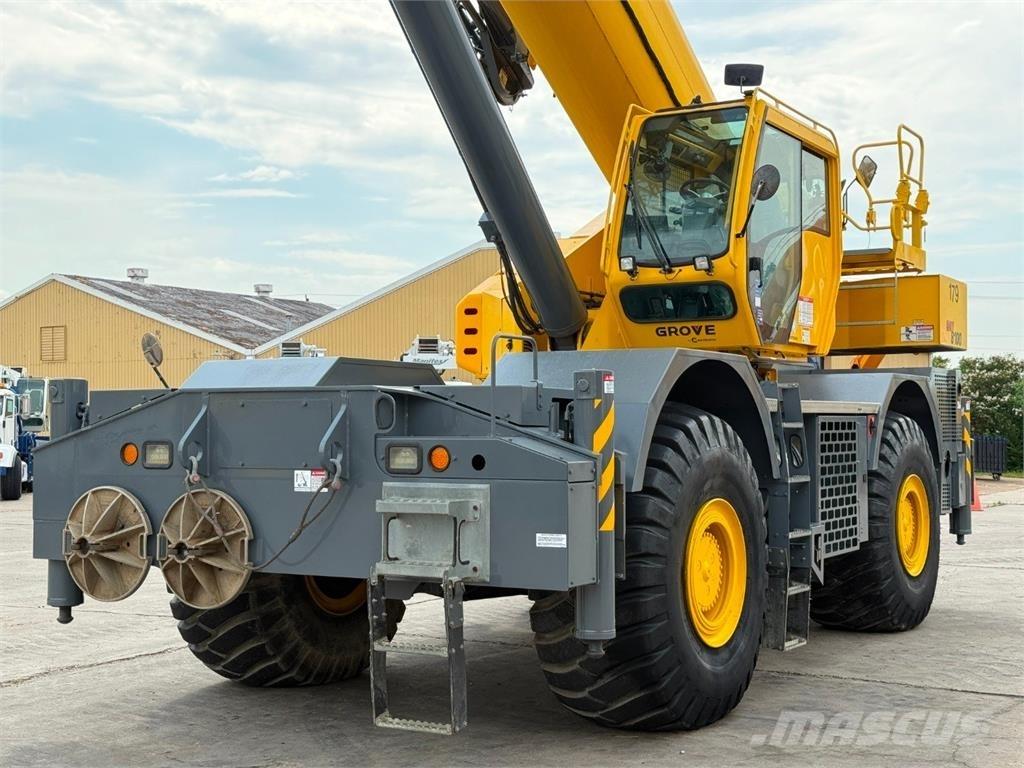 Grove GRT8100 Celtņi nelīdzenām virsmām