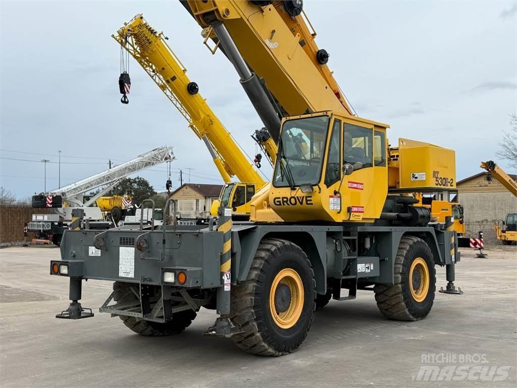 Grove RT530E-2 Celtņi nelīdzenām virsmām