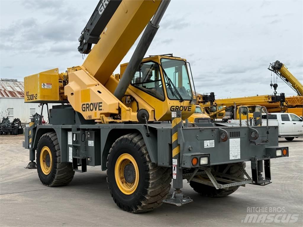 Grove RT530E-2 Celtņi nelīdzenām virsmām