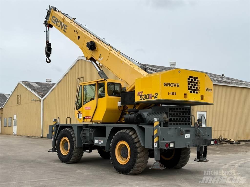 Grove RT530E-2 Celtņi nelīdzenām virsmām