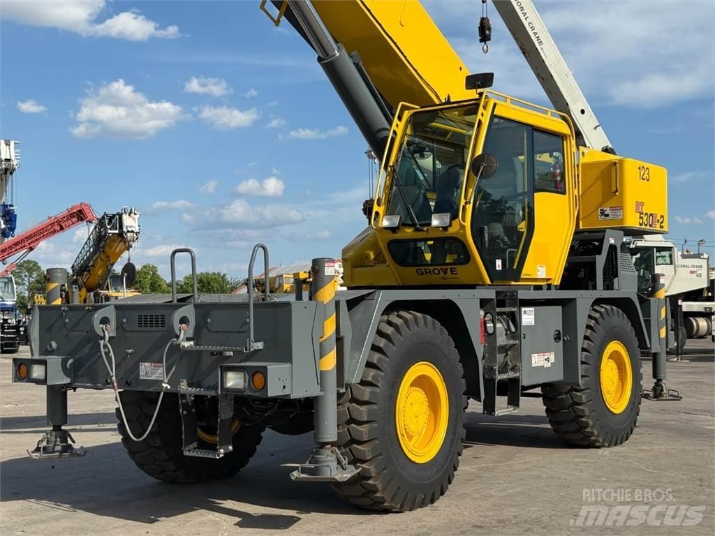 Grove RT530E-2 Celtņi nelīdzenām virsmām